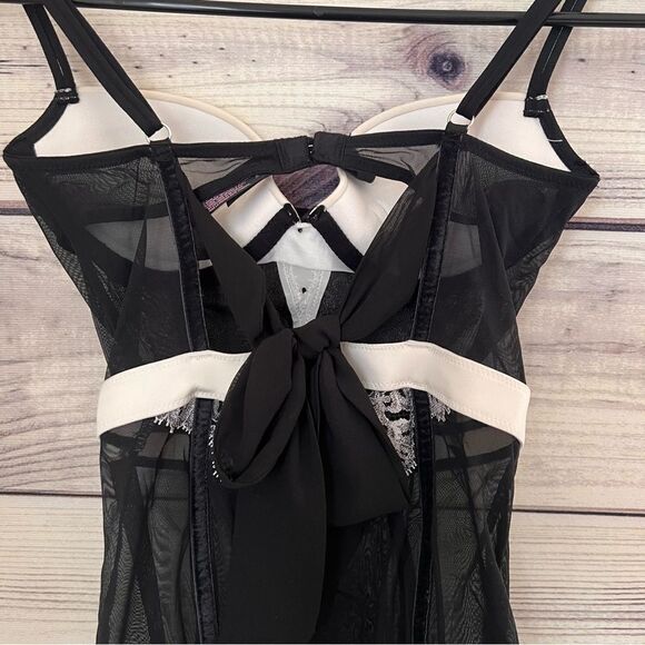 Victorias Secret Black & White Lace Push Up Bustier Lingerie Size 32B - Picture 5 of 6